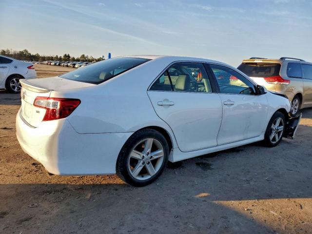 Toyota Camry L Image 4