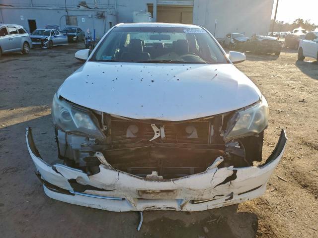 Toyota Camry L Image 3