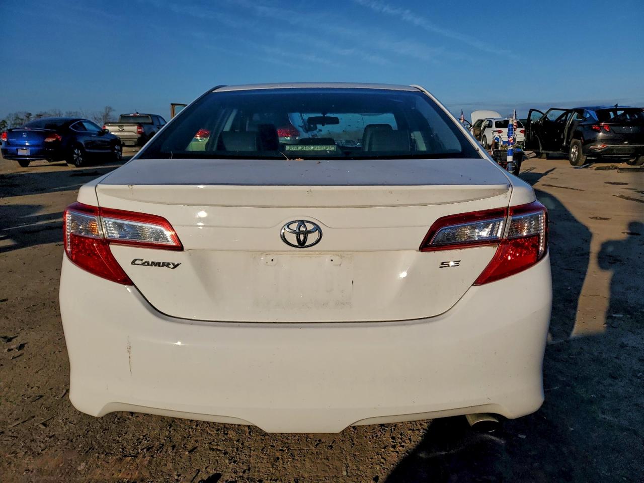 Toyota Camry L Image 2