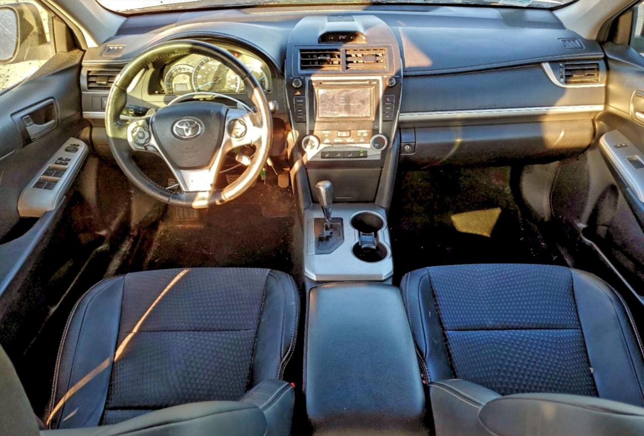 Toyota Camry L Image 9