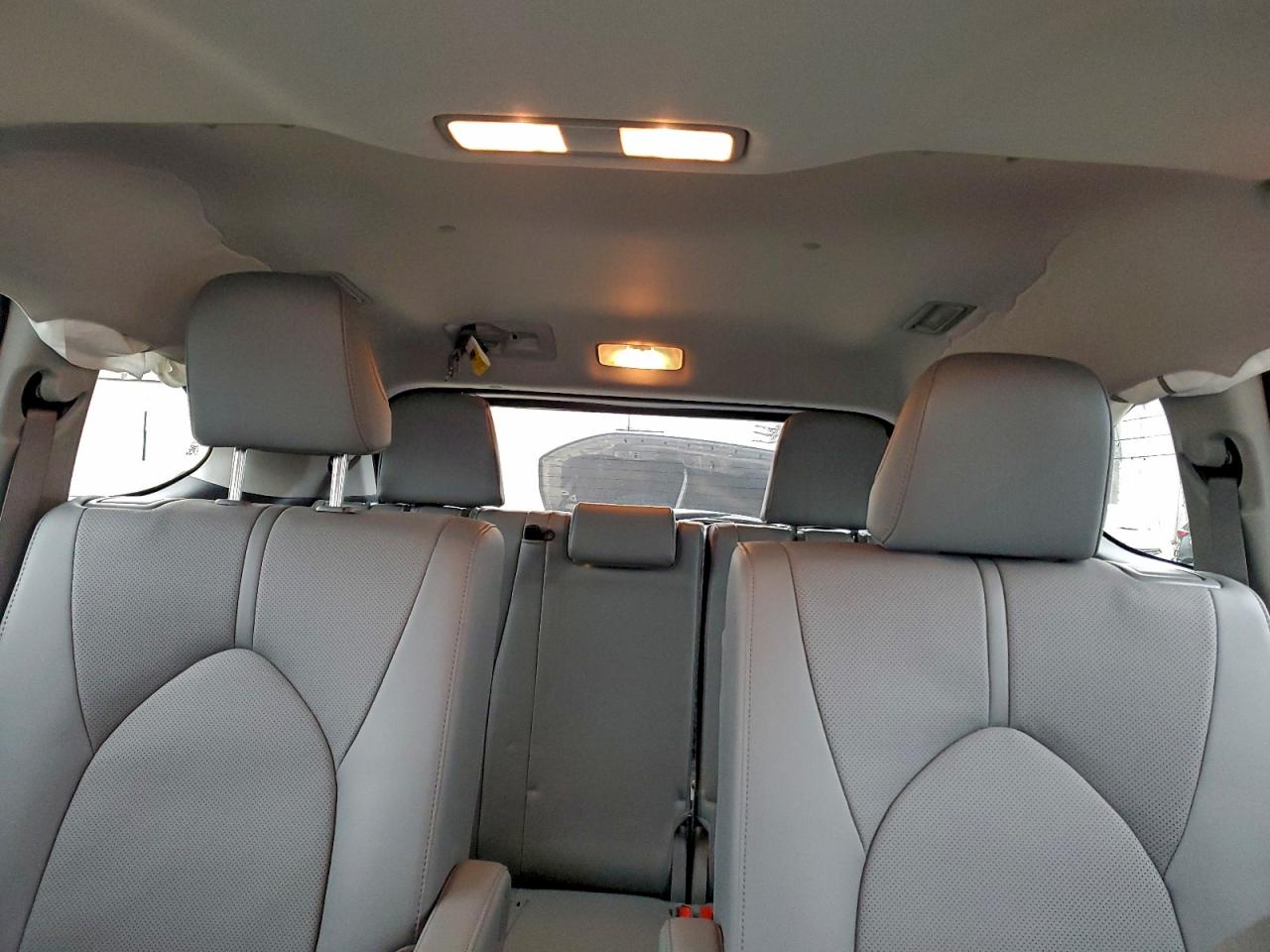 Toyota Highlander Le Image 9