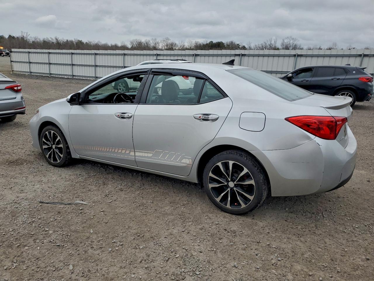 Toyota Corolla L Image 9