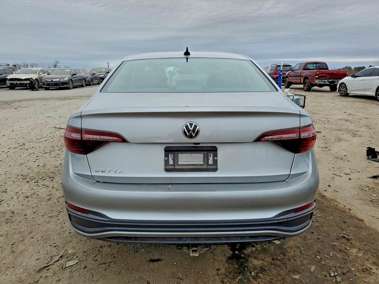 Volkswagen Jetta S Image 8