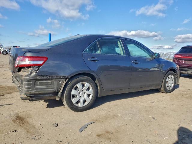 Toyota Camry Base Image 6