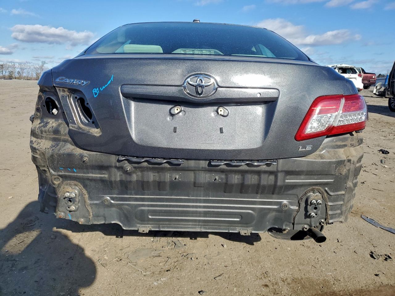 Toyota Camry Base Image 3