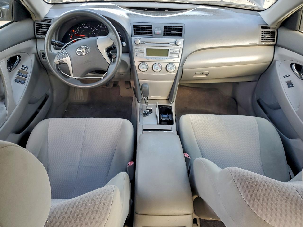 Toyota Camry Base Image 11