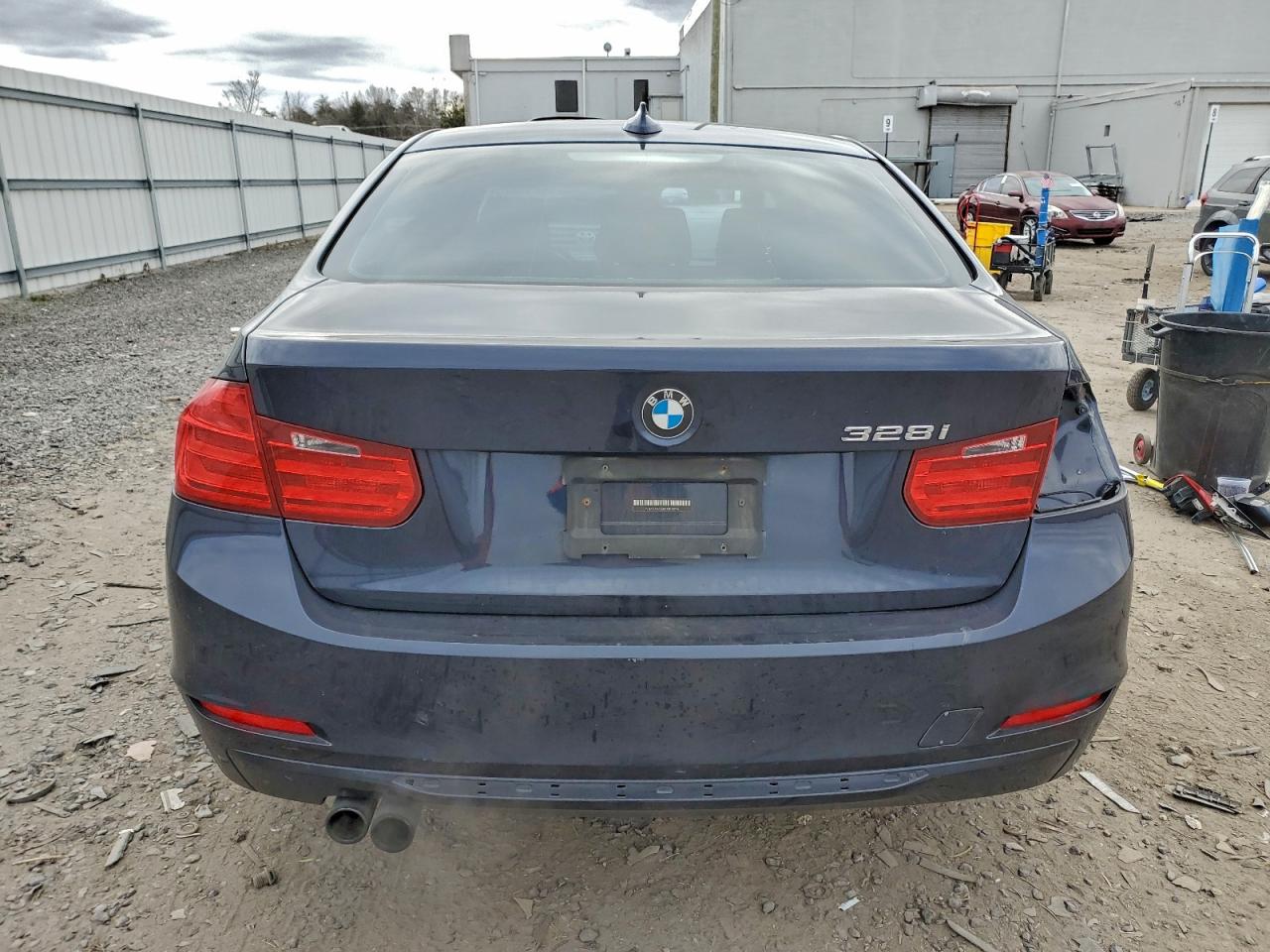 BMW 3 Series I Image 12