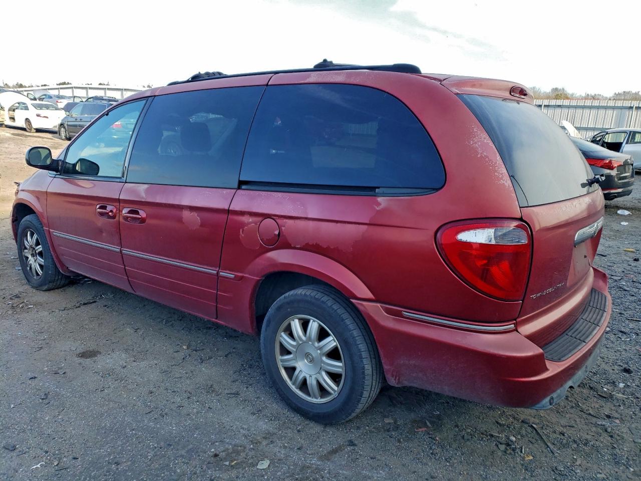 Chrysler Minivan Touring Image 4