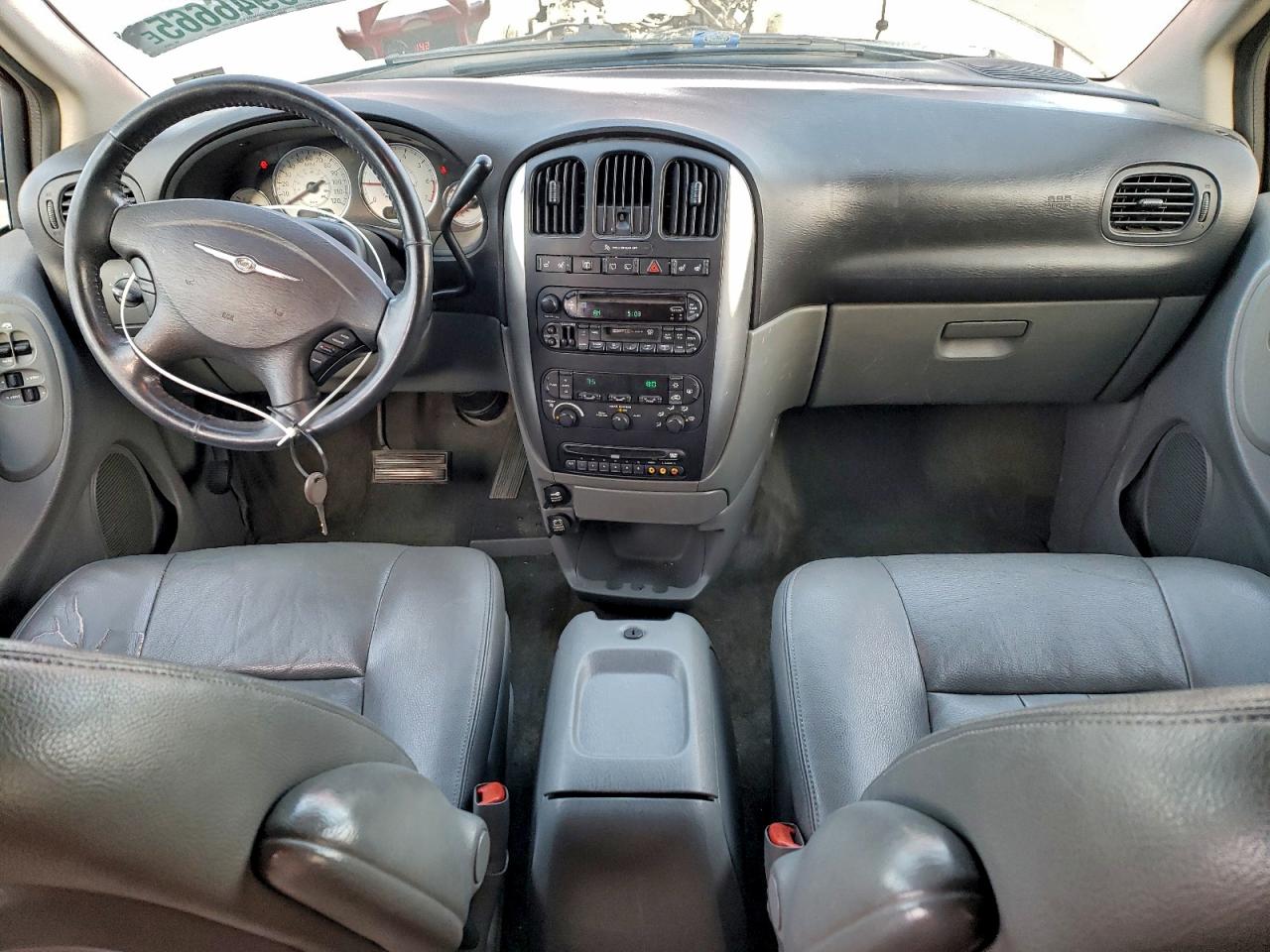 Chrysler Minivan Touring Image 5