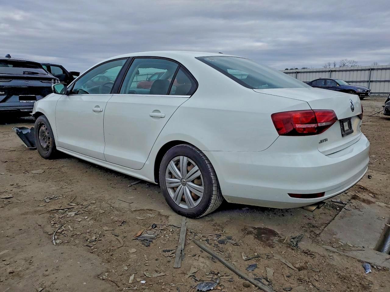 Volkswagen Jetta S Image 2