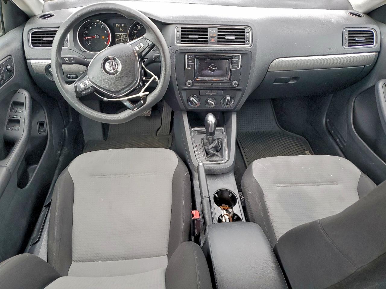 Volkswagen Jetta S Image 9