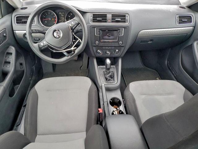 Volkswagen Jetta S Image 9