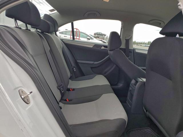 Volkswagen Jetta S Image 10