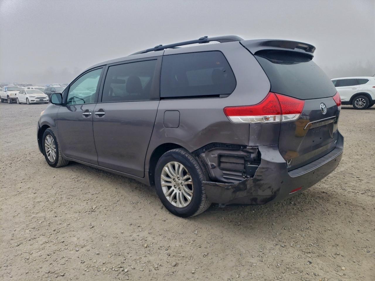 Toyota Sienna Xle Image 8