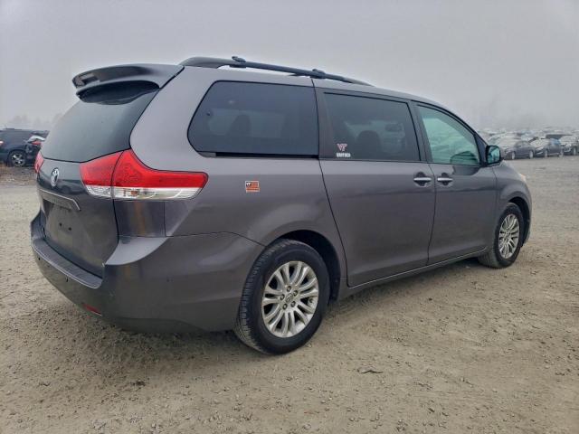 Toyota Sienna Xle Image 2