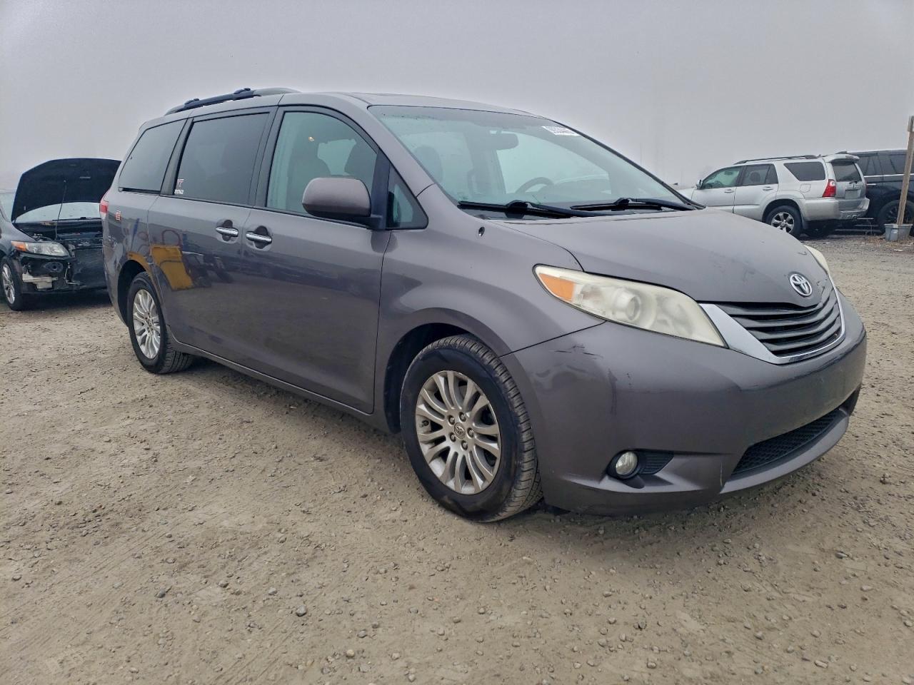 Toyota Sienna Xle Image 5