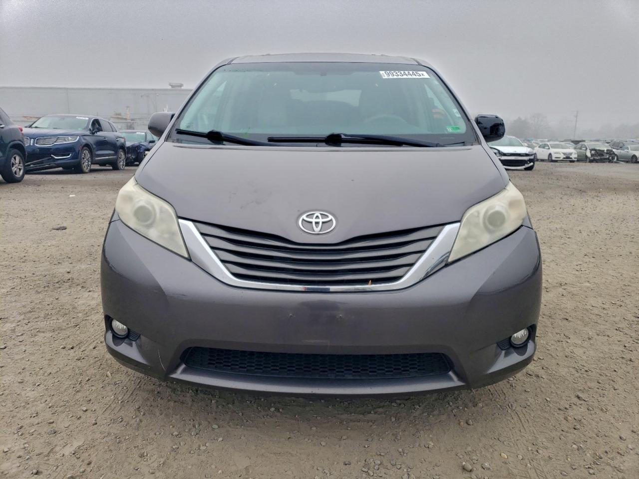 Toyota Sienna Xle Image 4
