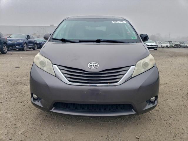 Toyota Sienna Xle Image 4