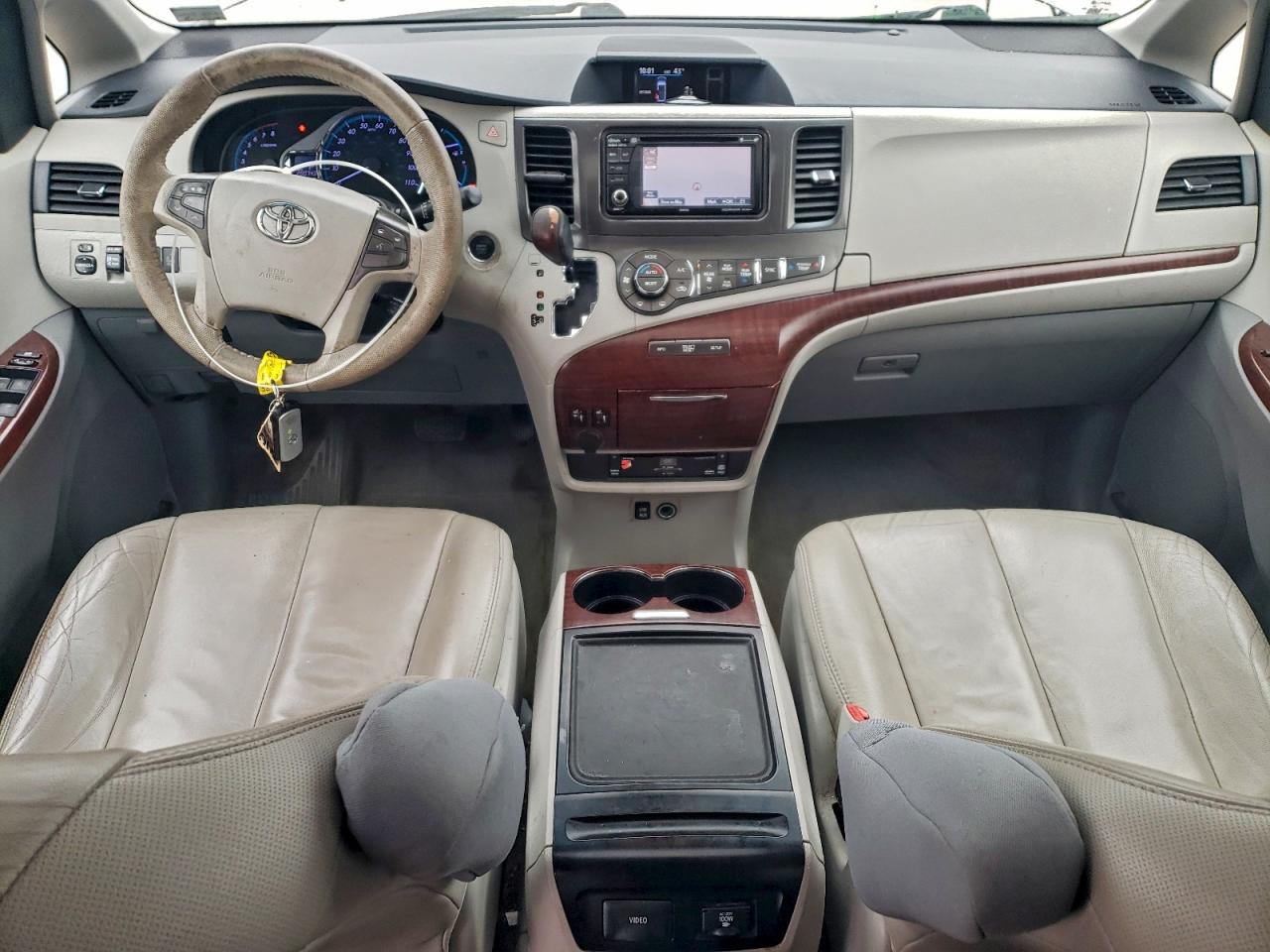 Toyota Sienna Xle Image 6