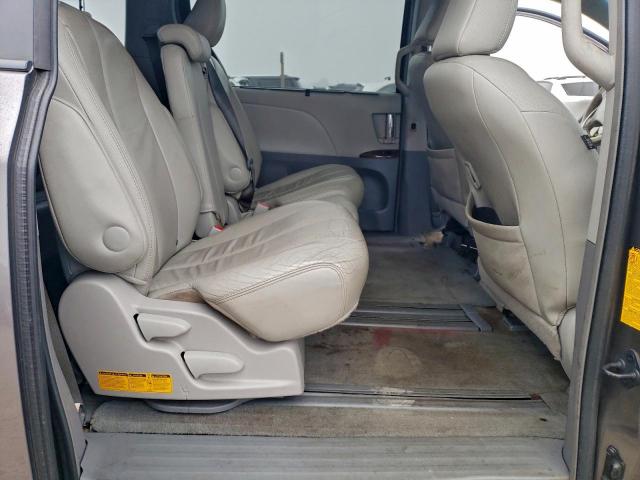 Toyota Sienna Xle Image 10