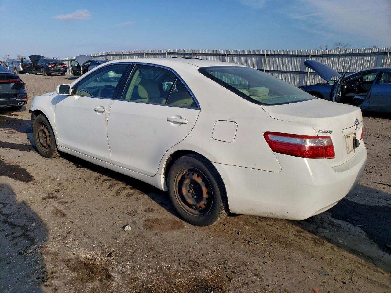 Toyota Camry Base Image 3