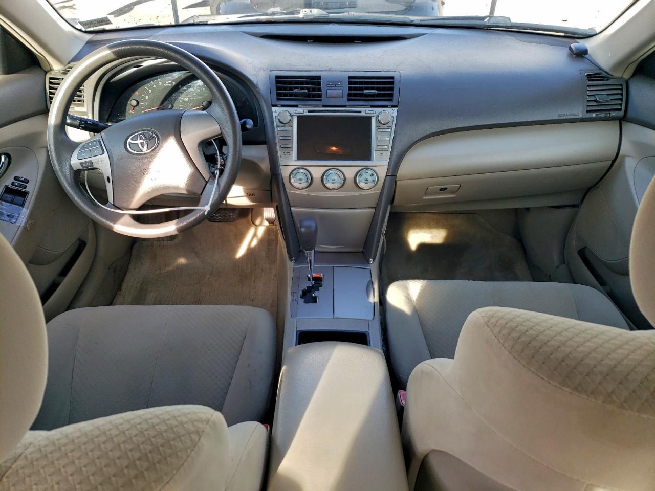 Toyota Camry Base Image 12