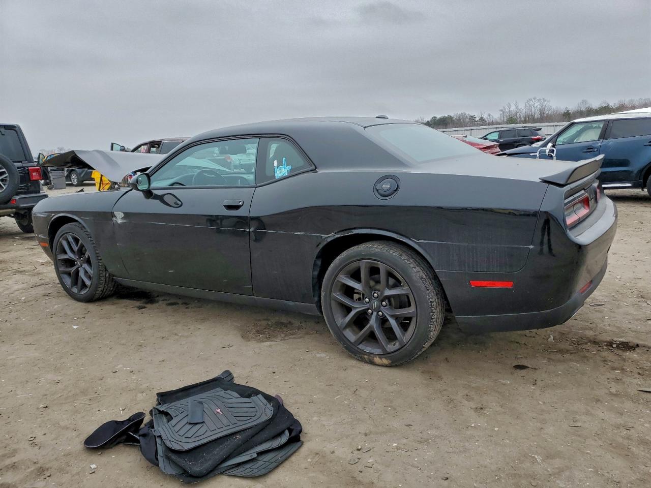 Dodge Challenger Sxt Image 8