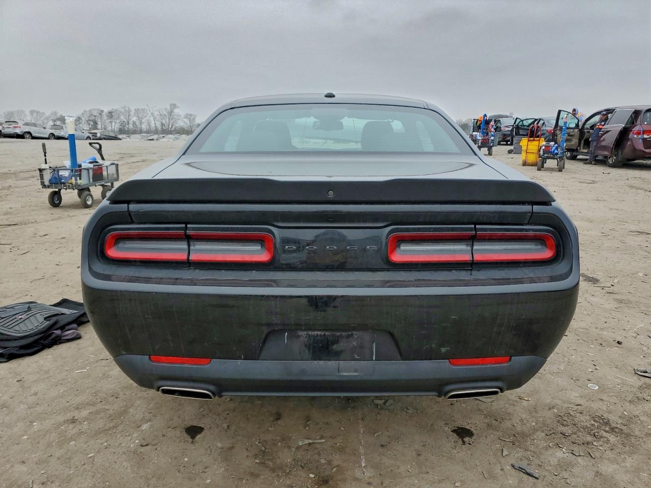 Dodge Challenger Sxt Image 2