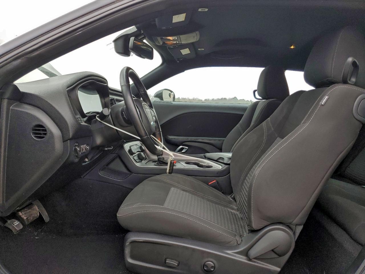 Dodge Challenger Sxt Image 3