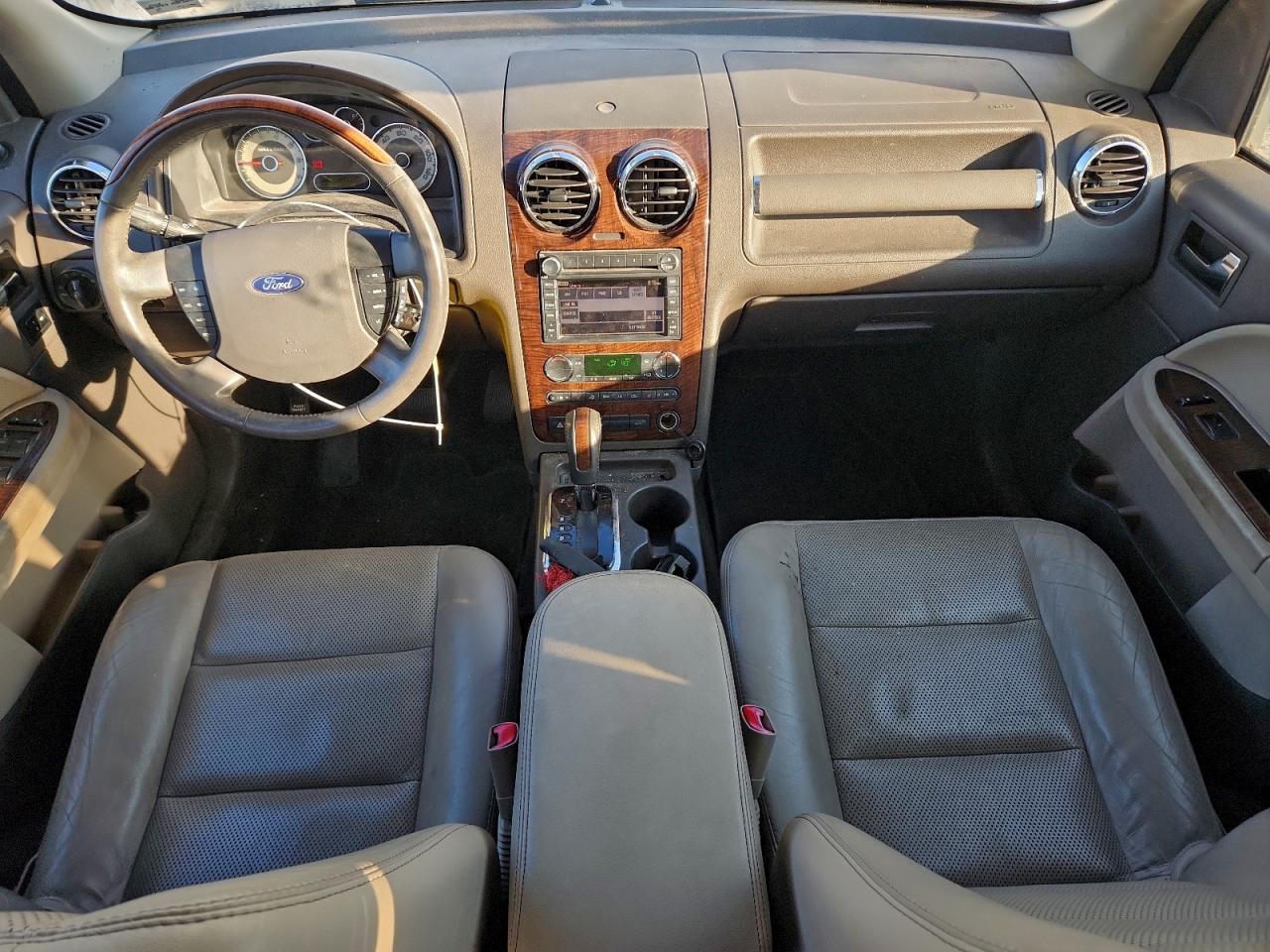 Ford Taurus Limited Image 7