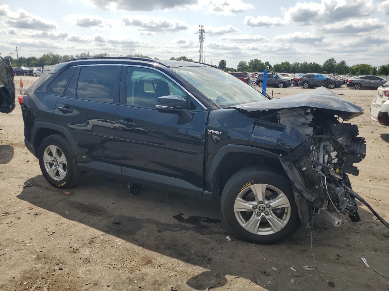 Toyota RAV4 Xle Image 3